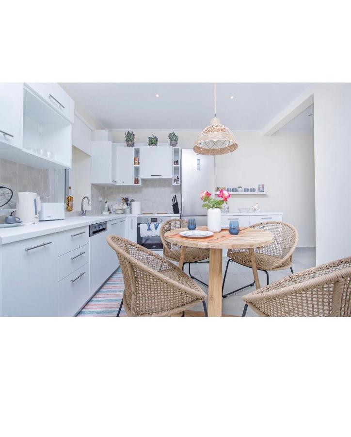 Athena Luxury Apartments 메손기 외부 사진